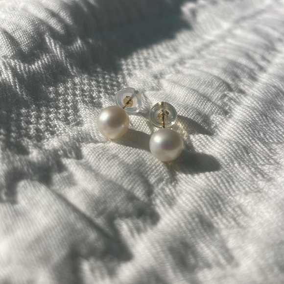 NWT Marielle Genuine Cultured Pearl Studs // 14k Italian Solid Gold (6mm) - Picture 4 of 6